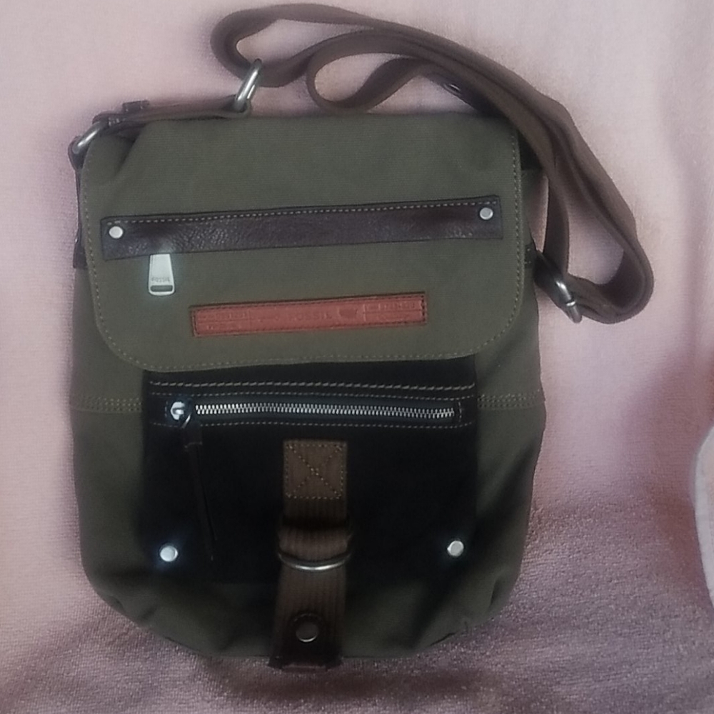 FOSSIL MESSENGER BAG OR PURSE